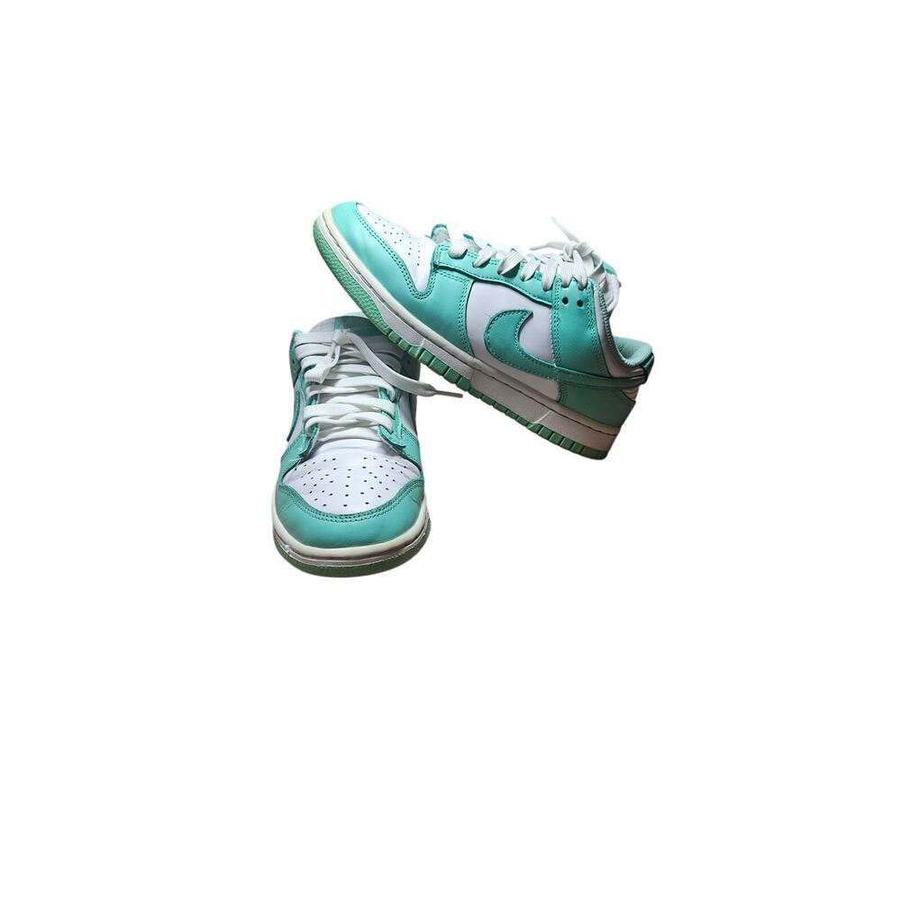 N.I.K.E. Mens Dunk Low Mint Green Size 7